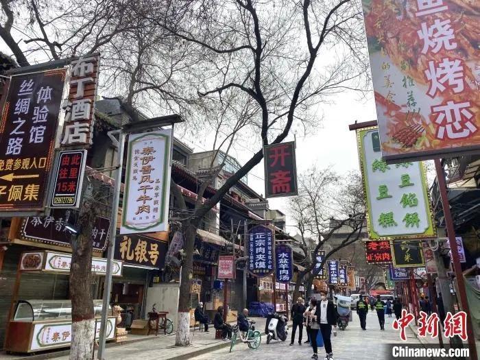 烧烤点一本、奶茶来桶装的！憋这么久，你想狠狠吃点啥？