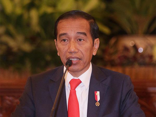 印尼总统佐科呼吁宗教领袖帮助抗疫,拒绝封城但下令广泛检测