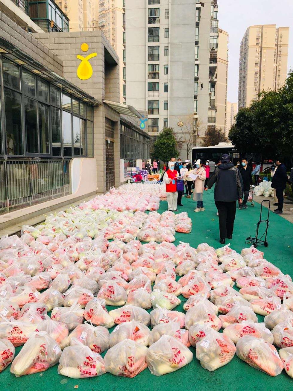 一栋楼45名志愿者,做任务全靠“抢”