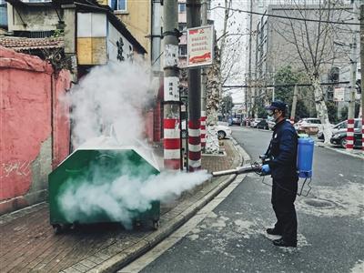 武汉一线消防员 从火神山到社区，在疫情前线防控