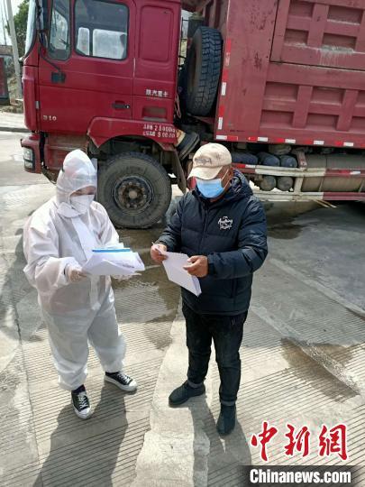 杭州女子700余公里驰援武汉：“要把猪肉亲自送到”