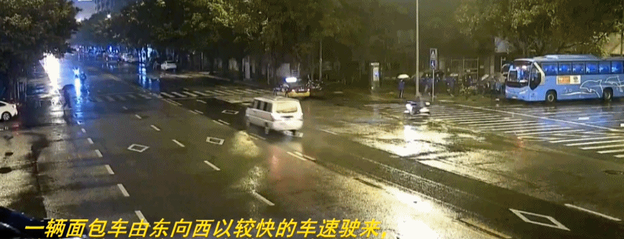 ?广西柳州男子雨夜中斑马线上被两车连撞身亡