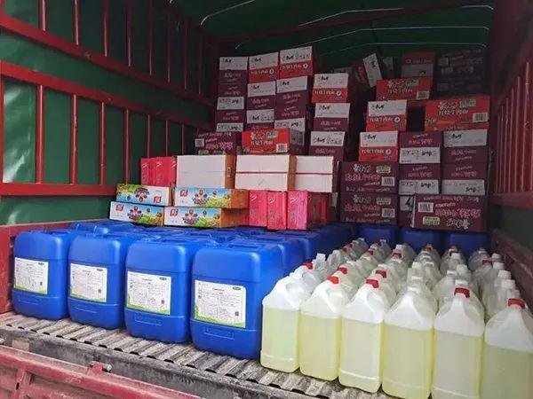 被困高速40多天的湖北司机终于回家：车被塞满了