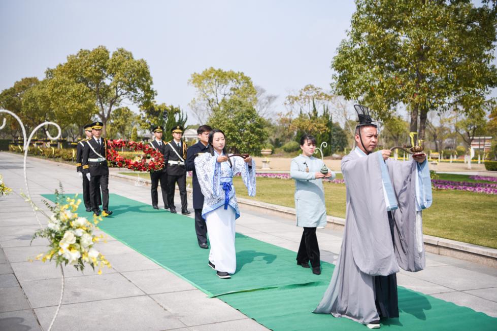 云祭扫、可视化礼祭……清明期间上海墓园推动扫墓足不出户