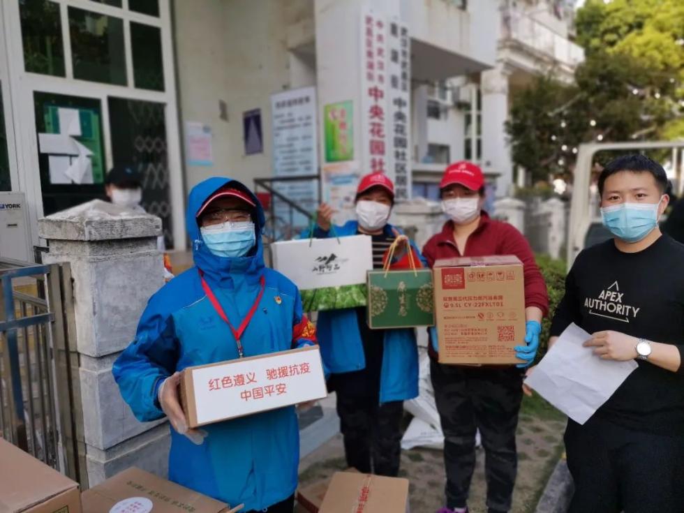 武汉无疫情小区居民可以下！楼！了！记者现场探访