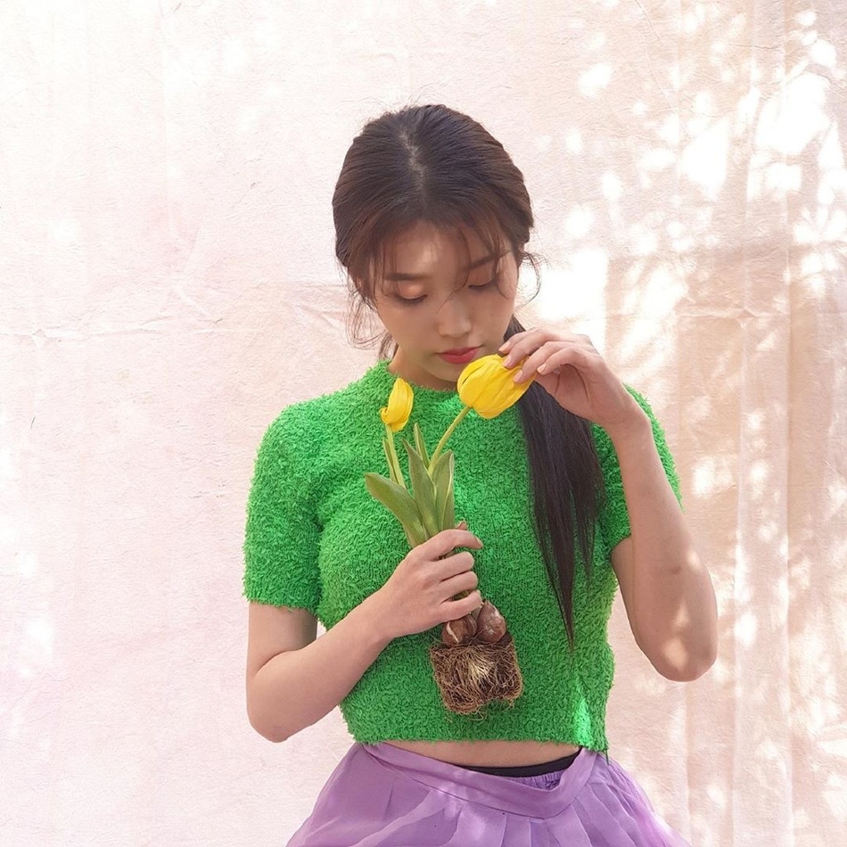 IU最新写真曝光化身森系少女 风格百变可盐可甜