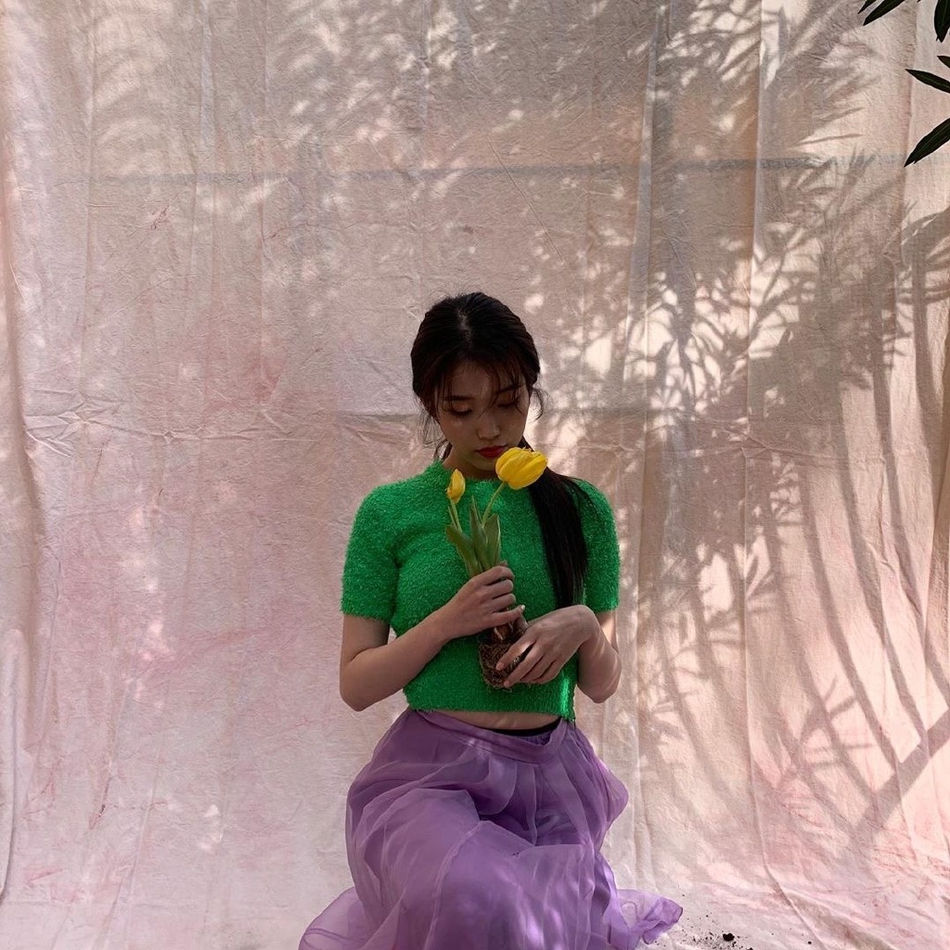 IU最新写真曝光化身森系少女 风格百变可盐可甜