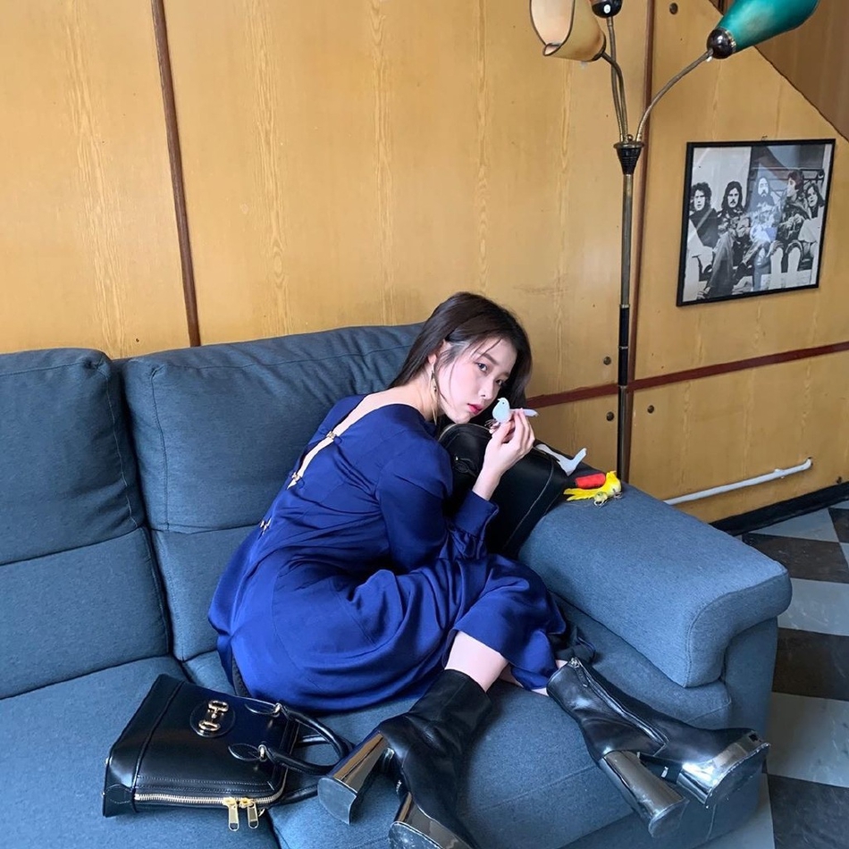 IU最新写真曝光化身森系少女 风格百变可盐可甜