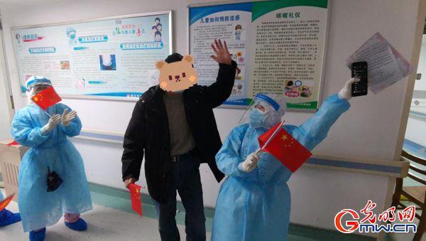 一线医护日记：“刘爷爷，明年春天我一定再来武汉看您！”
