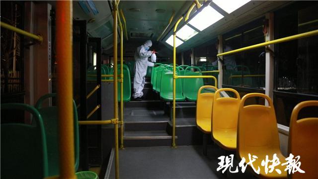 95后武汉小伙“强哥”：守护白衣天使的夜车