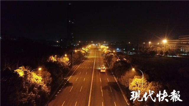 95后武汉小伙“强哥”：守护白衣天使的夜车