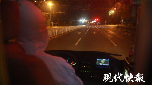 95后武汉小伙“强哥”：守护白衣天使的夜车