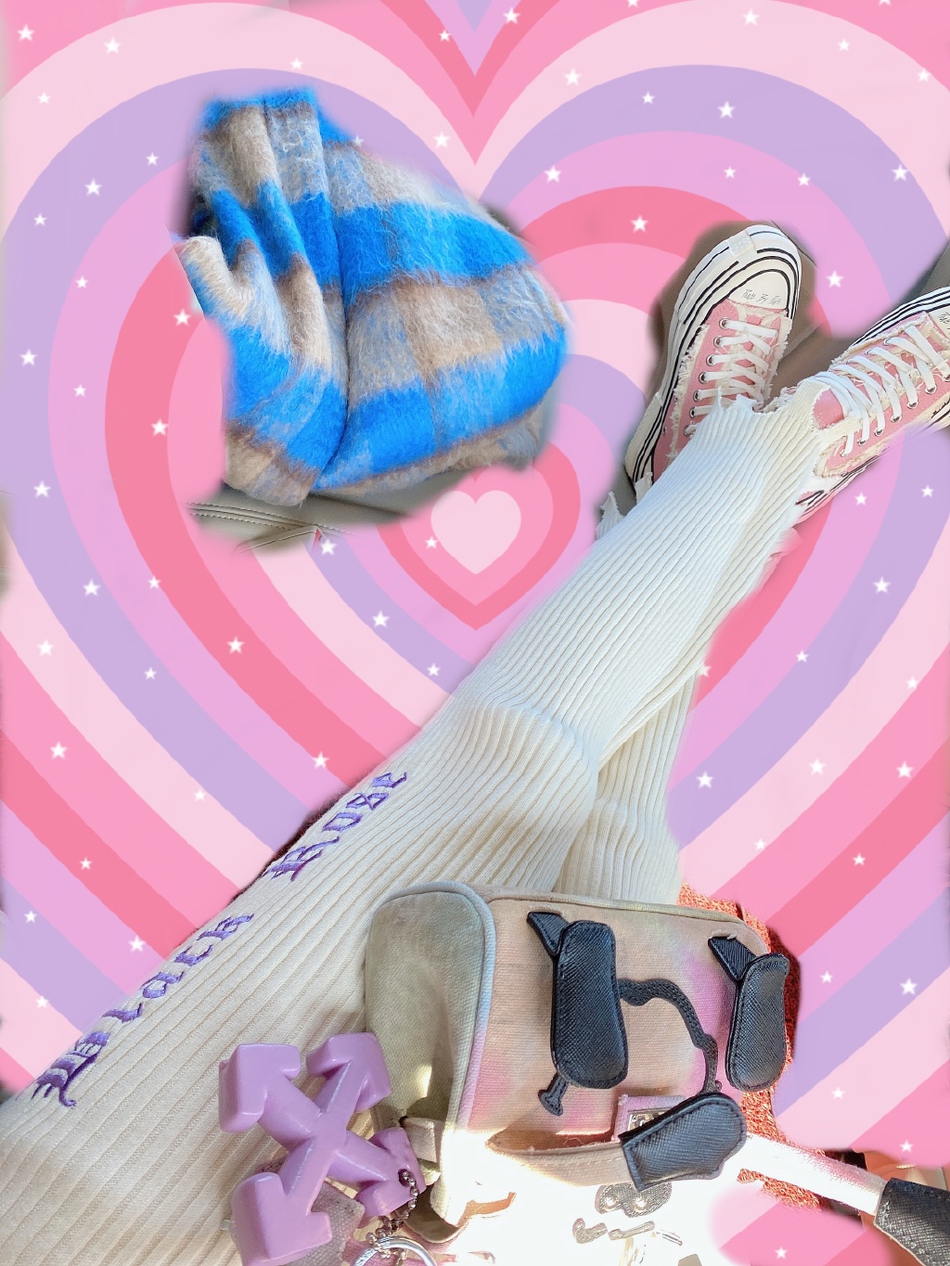 吴宣仪晒自拍秀锁骨 比剪刀手可爱卖萌