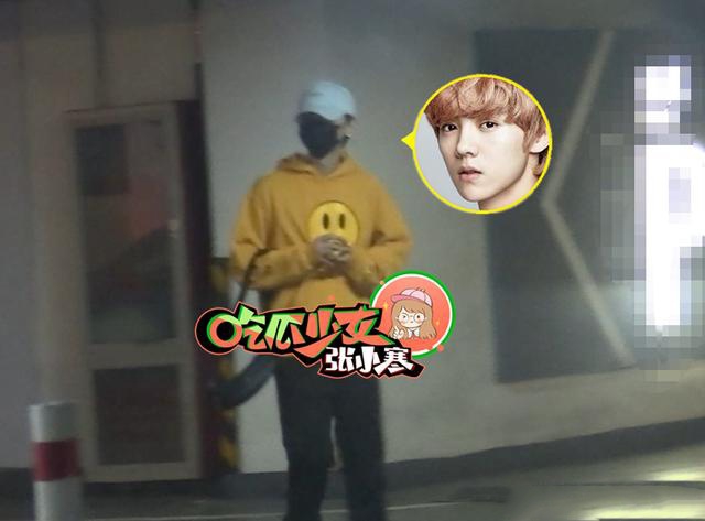 鹿晗穿黄色帽衫独自现身 开跑车夜会好友显豪气