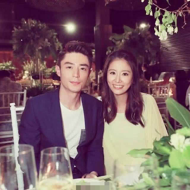 霍建华林心如携女儿亲子游 夫妻甜蜜恩爱默契足