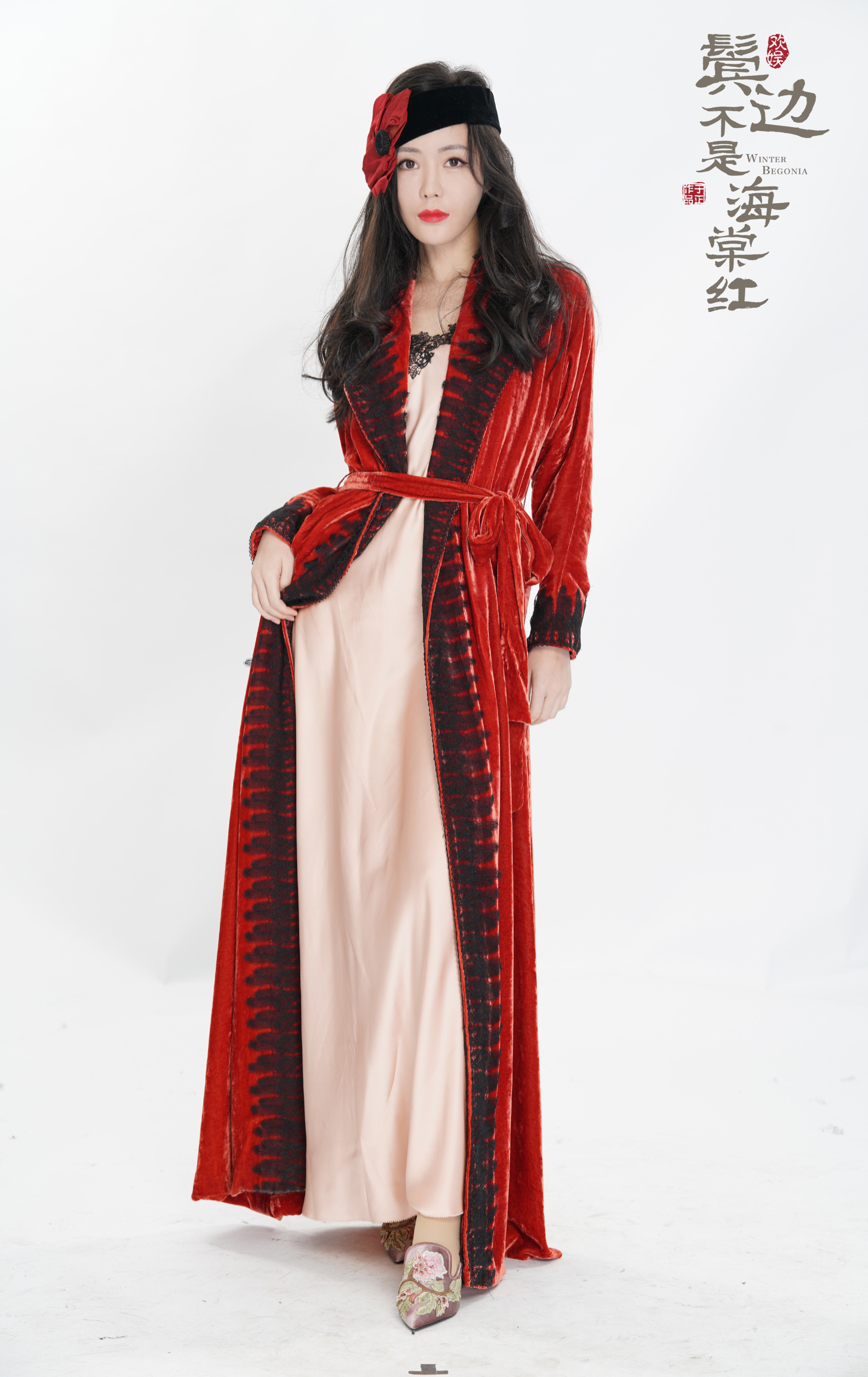 汤晶媚新剧定妆照曝光 发文赞剧组细节控