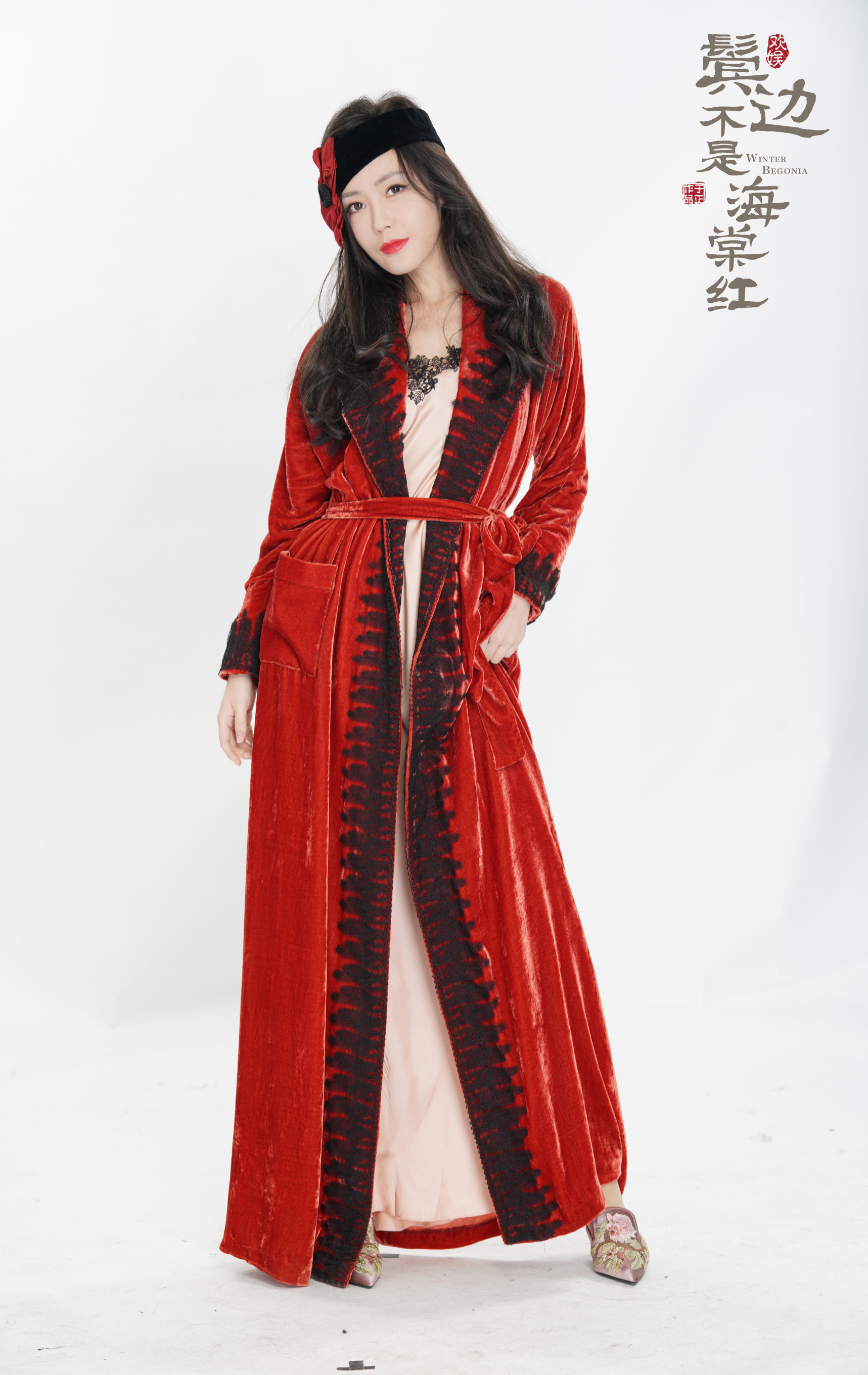 汤晶媚新剧定妆照曝光 发文赞剧组细节控