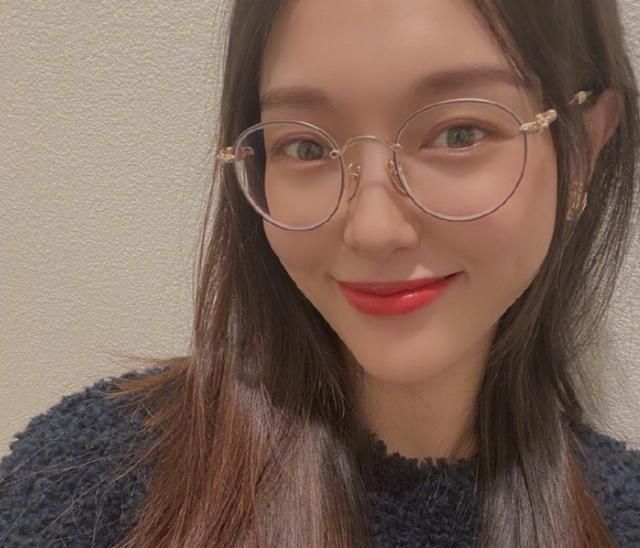 唐嫣十八岁选秀画面曝光 穿性感泳装大长腿吸睛