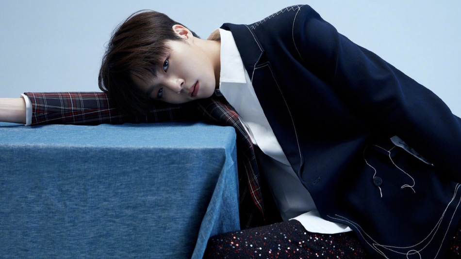 陈立农最新大片曝光 头戴王冠宛如王子风格多变表现力超强