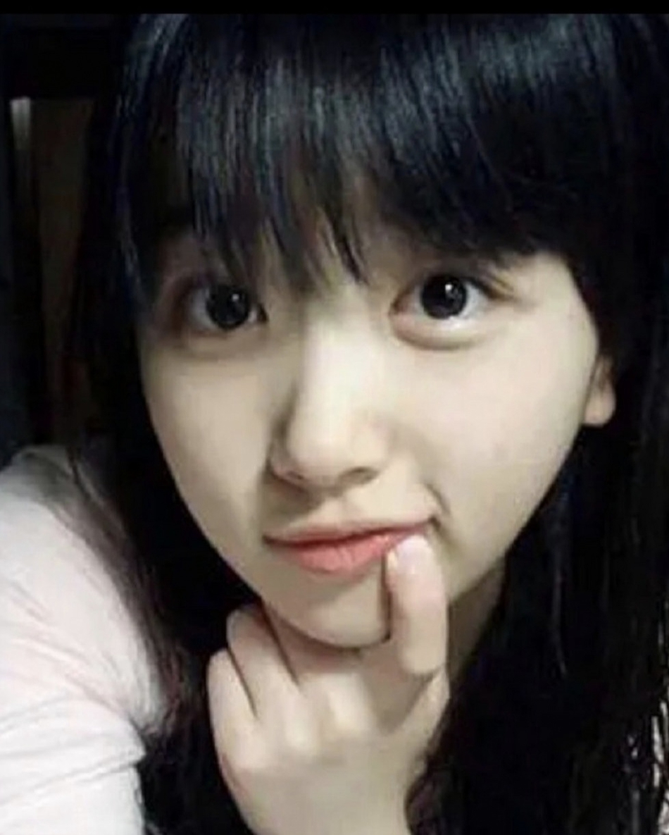 孔雪儿旧照曝光圆脸满满胶原蛋白 眼睛超大十分青涩