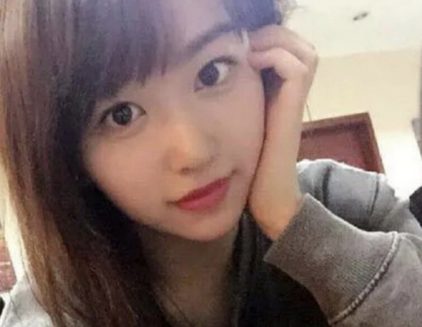 孔雪儿旧照曝光圆脸满满胶原蛋白 眼睛超大十分青涩