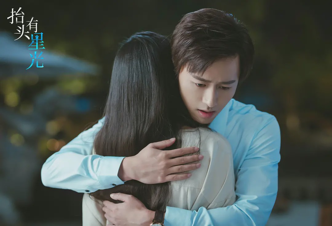 《抬头有星光》开播 付嘉挑战高定行业