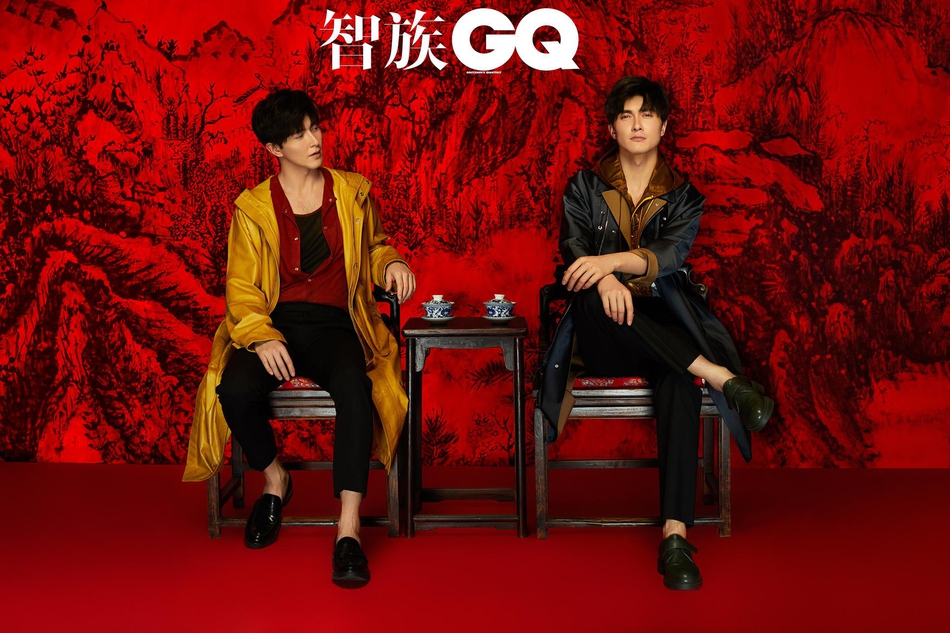 高伟光绿洲晒照大长腿抢镜 模特身材脚踝苏点十足