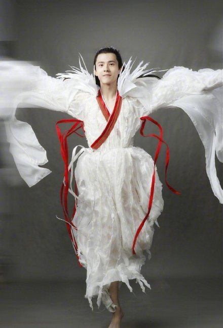 刘昊然《妖猫传》定妆照曝光 化身翩翩白衣少年仙气十足