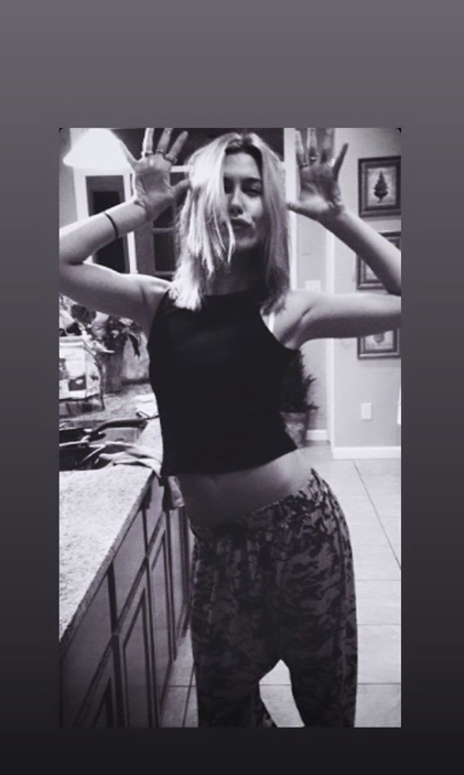 比伯娇妻海莉晒旧照 与15岁相比模样几乎没变颜值超高