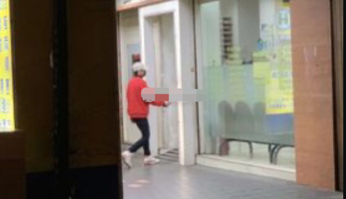 萧敬腾现身复健诊所 戴帽子口罩全副武装