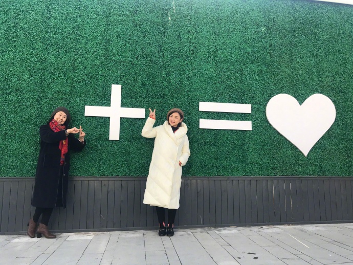 何雯娜回应吃肉上热搜 晒与婆婆合影氛围融洽画面有爱