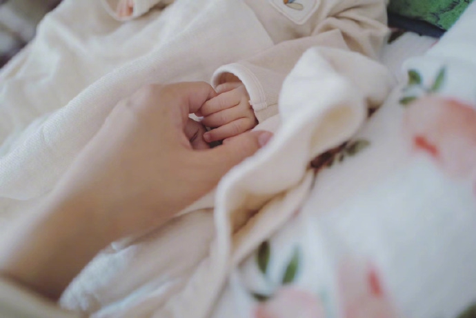 何雯娜回应吃肉上热搜 晒与婆婆合影氛围融洽画面有爱