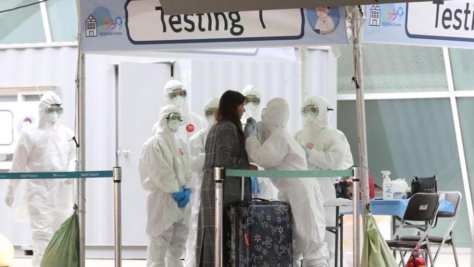 外国人违反隔离规定强制出境 韩国境外输入病例占新增确诊病例半数以上