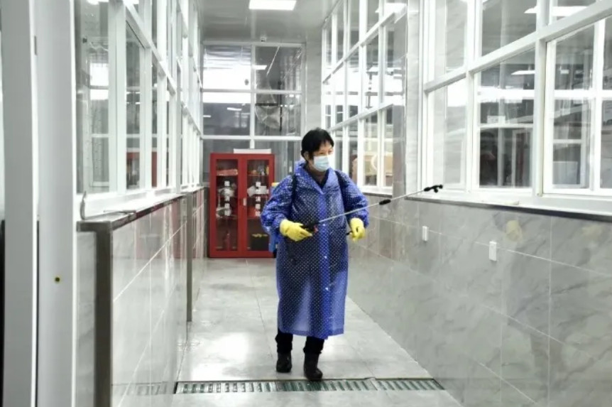 “教室无法间隔一米以上”上热搜！南外的这张照片亮了