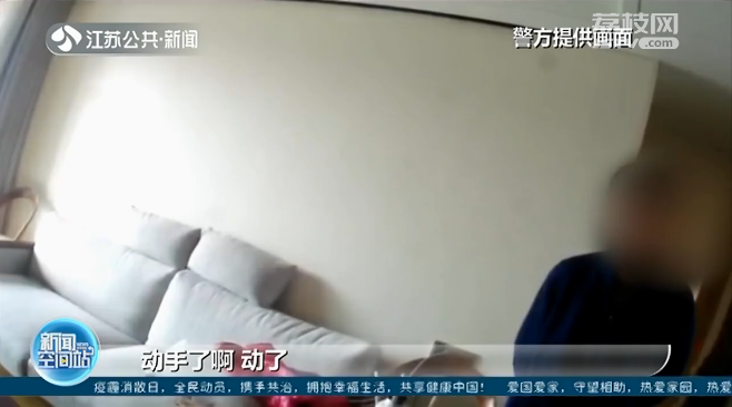 父子为作业动起手，初中生怒而报警！民警上门劝了一个小时…