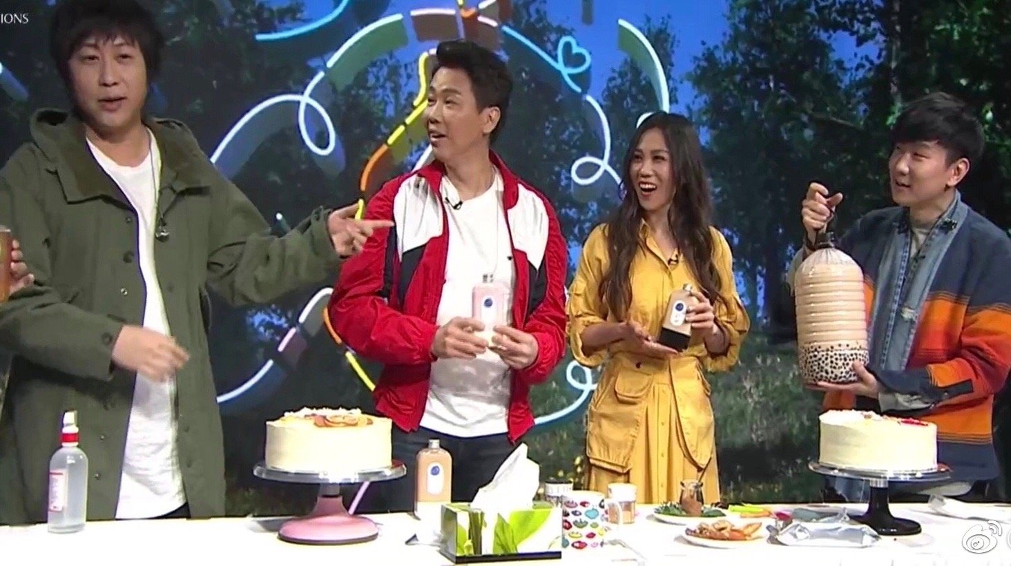 奶茶三兄弟!周杰伦托阿信送林俊杰超大桶奶茶