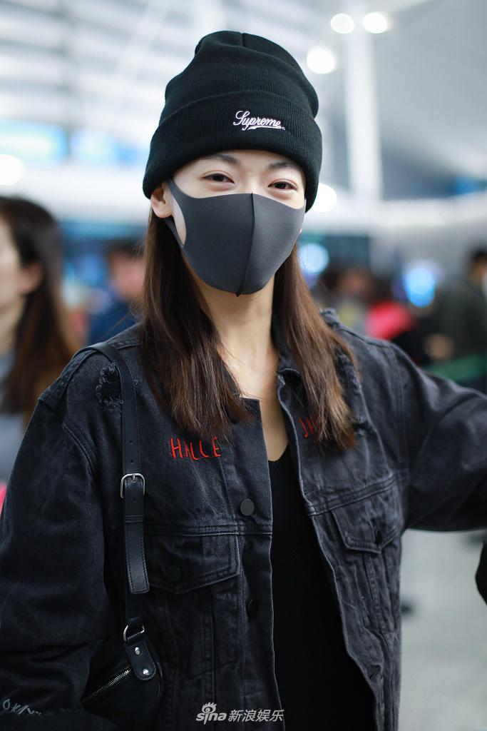 吴谨言素颜现身皮肤白皙温婉可人 俏皮比剪刀手十分招人爱