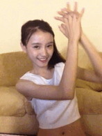 林小宅旧照曝光 长发飘飘笑容甜美满满胶原蛋白