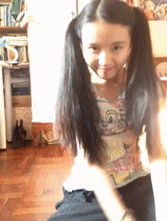 林小宅旧照曝光 长发飘飘笑容甜美满满胶原蛋白