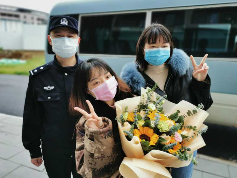 到火神山照顾外婆的姑娘，解除隔离了