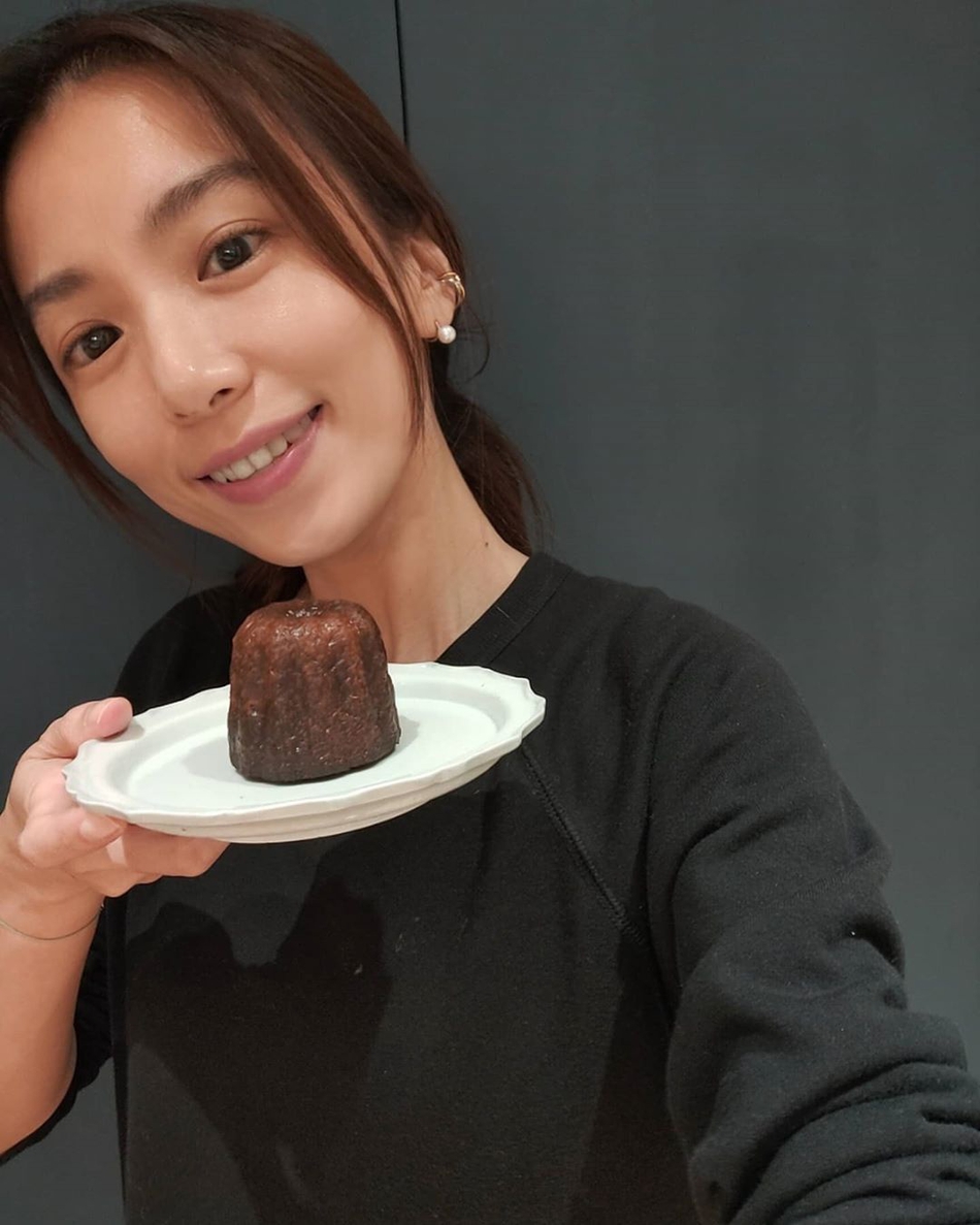 田馥甄做甜品晒自拍 自夸“成功就是这么简单”