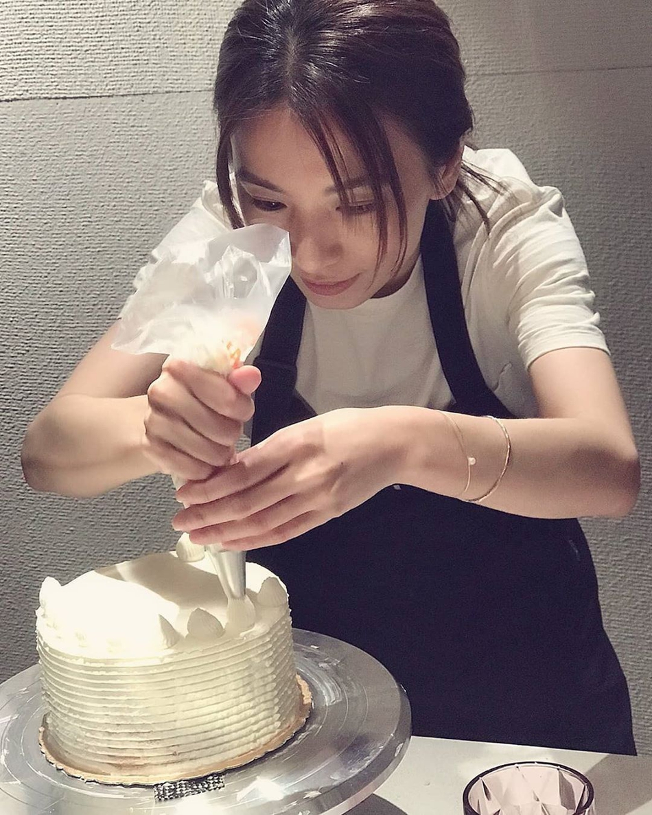 田馥甄做甜品晒自拍 自夸“成功就是这么简单”
