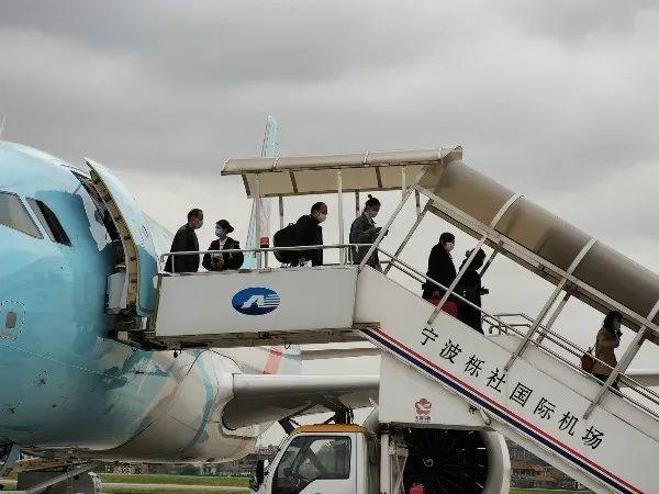 刚刚！飞机降落宁波！湖北民航复航后第一架飞往宁波的客运航班来了！
