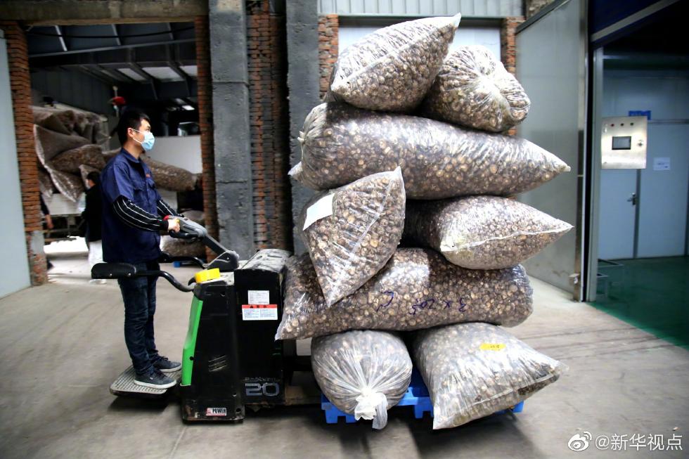 小龙虾、莲藕、脐橙……“鄂货”等你来盘它！