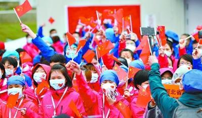 1090名援汉白衣战士撤离雷神山医院