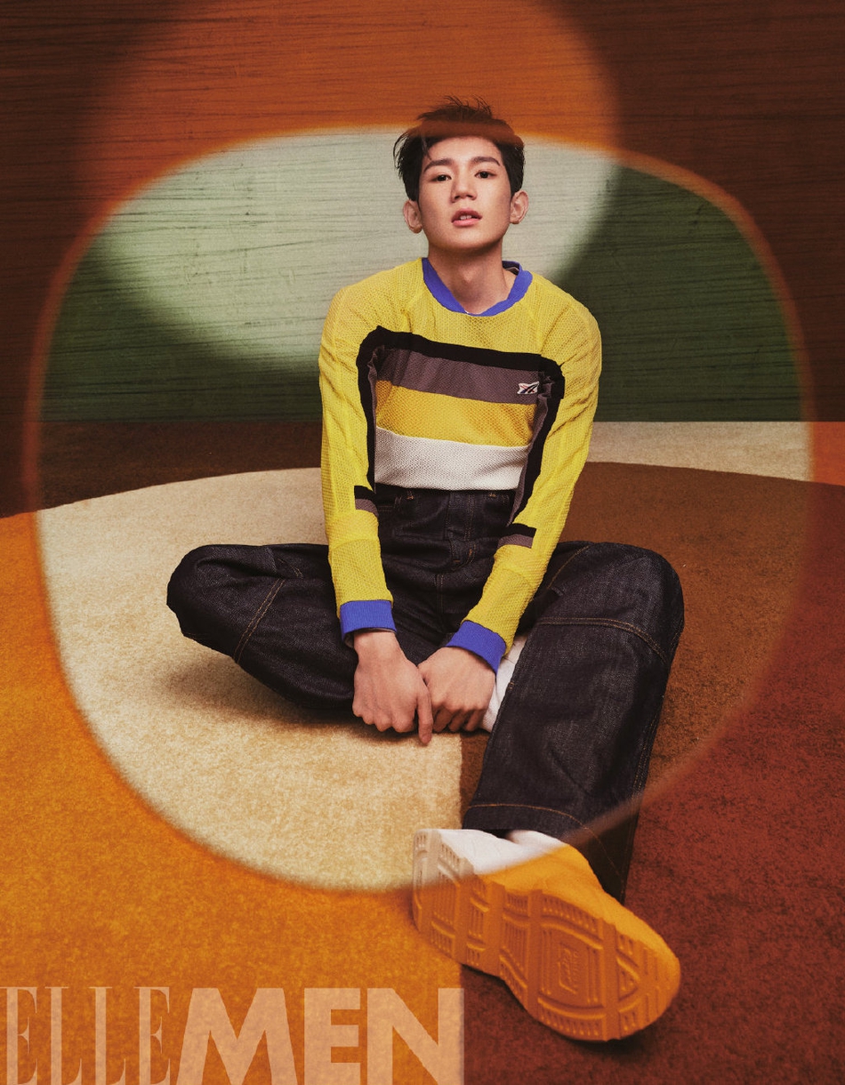 王源逗号刘海封面造型别致 五官俊朗青春气息满满