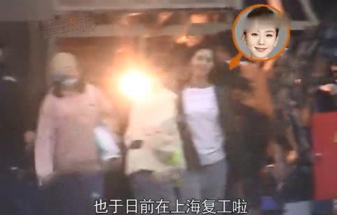 刘诗诗片场照曝光颜值仍似少女 搂助理热聊不断笑容甜美