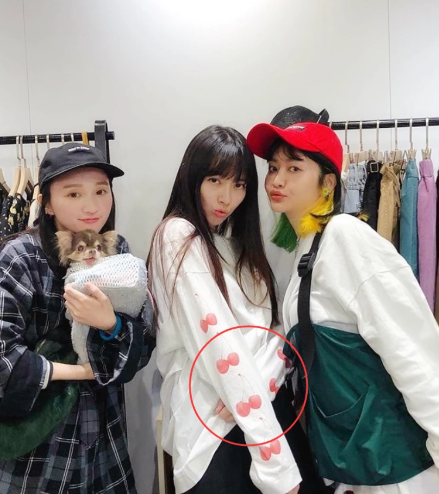 网曝向佐夫妇甜蜜旅行照 郭碧婷肚子凸起疑似怀孕