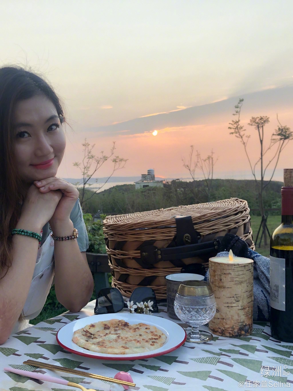 任家萱分享第三次露营心得 夕阳下享美食惬意悠然