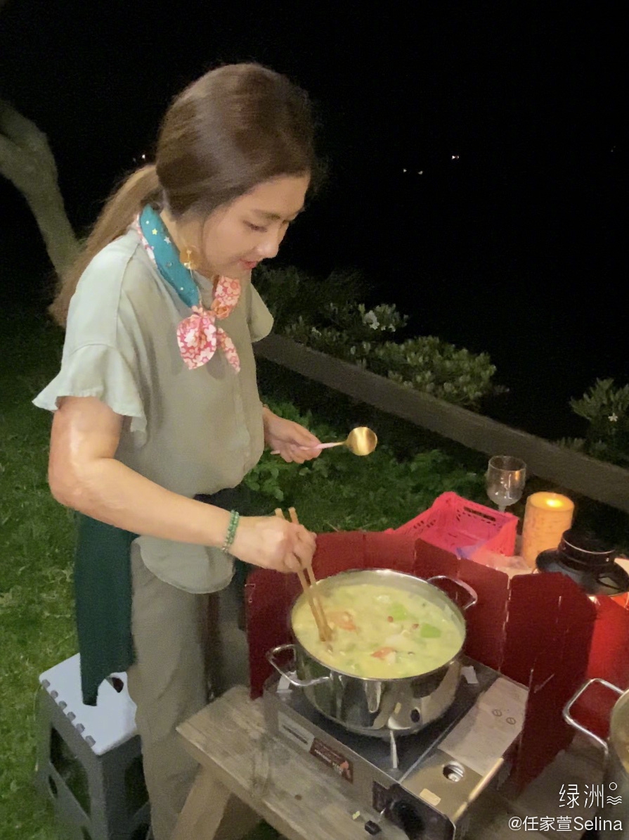 任家萱分享第三次露营心得 夕阳下享美食惬意悠然